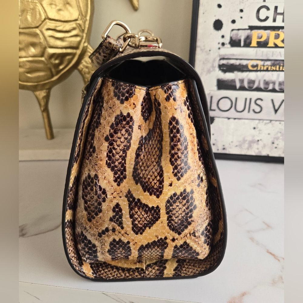 EUC Henri Bendel Embossed Top Handle Bag With The Strap - Picture 3 of 12